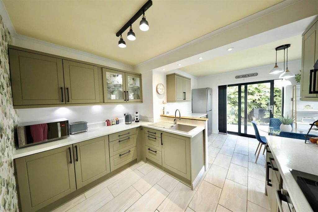 Property photo 2 of 21 Kitchen