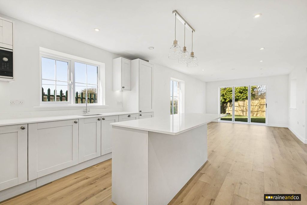 Property photo 3 of 28