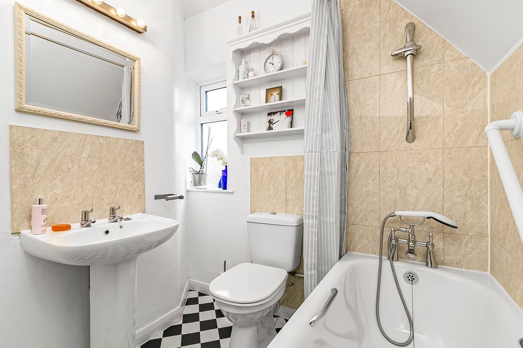 Additional image 7 of 1 bed flat for saleMons Avenue, Baldock SG7