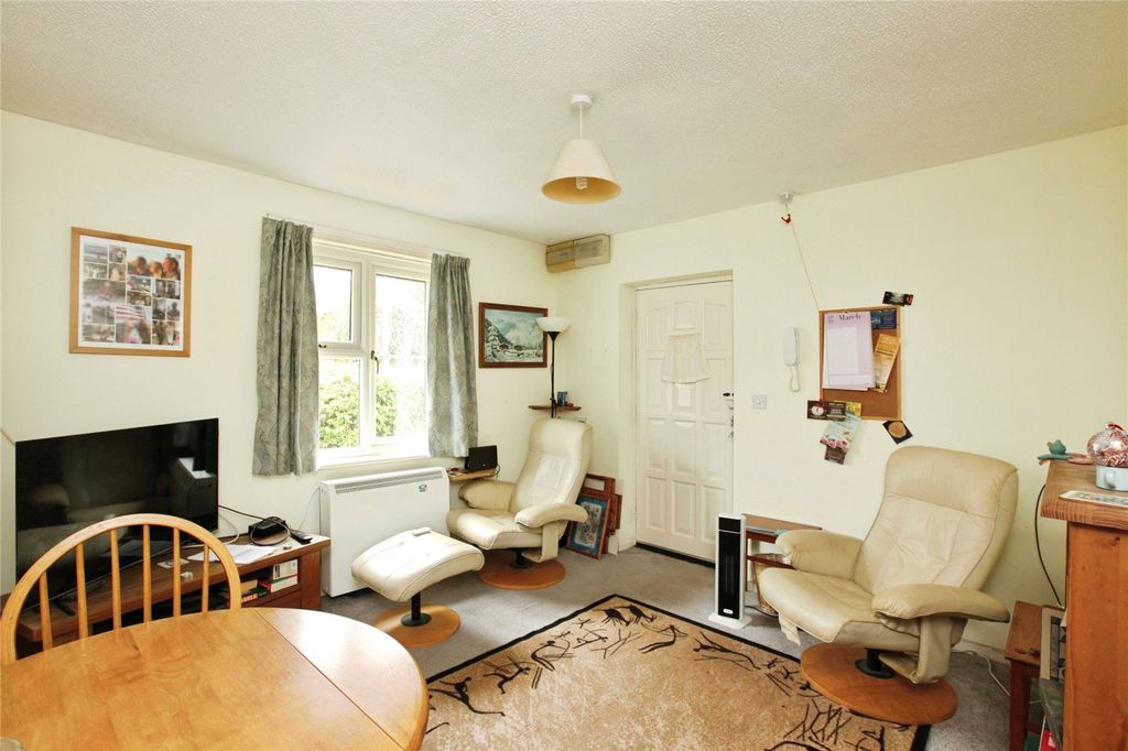 Property photo 3 of 7 Lounge