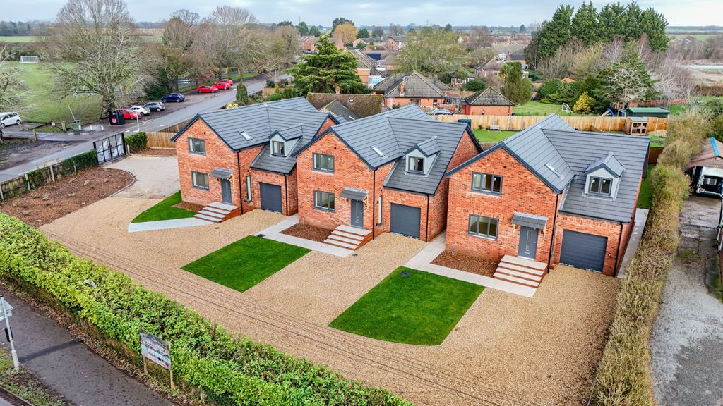 Property photo 1 of 30 4869990