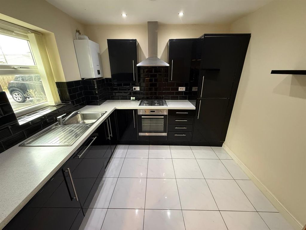 Property photo 2 of 17 Kitchen