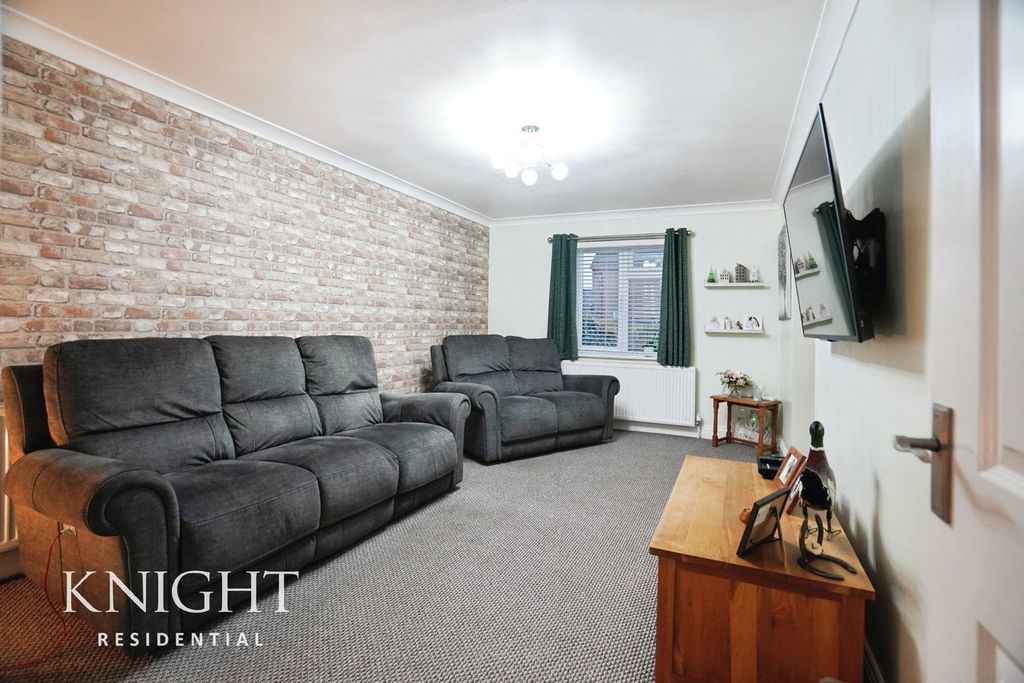 Property photo 3 of 23