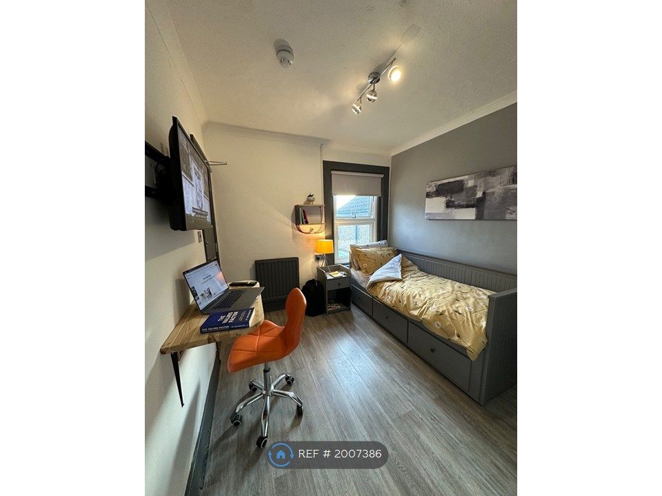 Property photo 1 of 8 Bedroom Overview