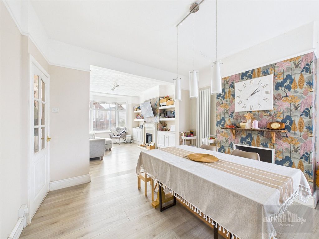 Property photo 3 of 11 Picture 3