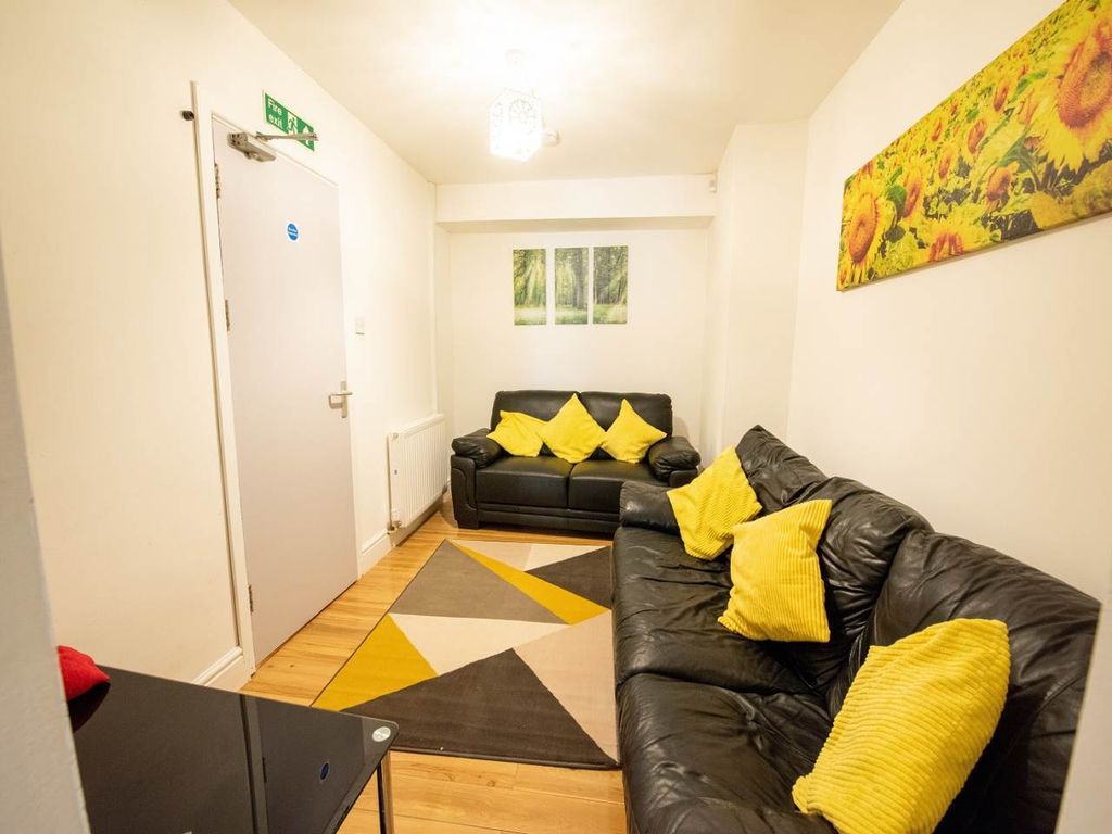 Property photo 3 of 12 Awp_1534S