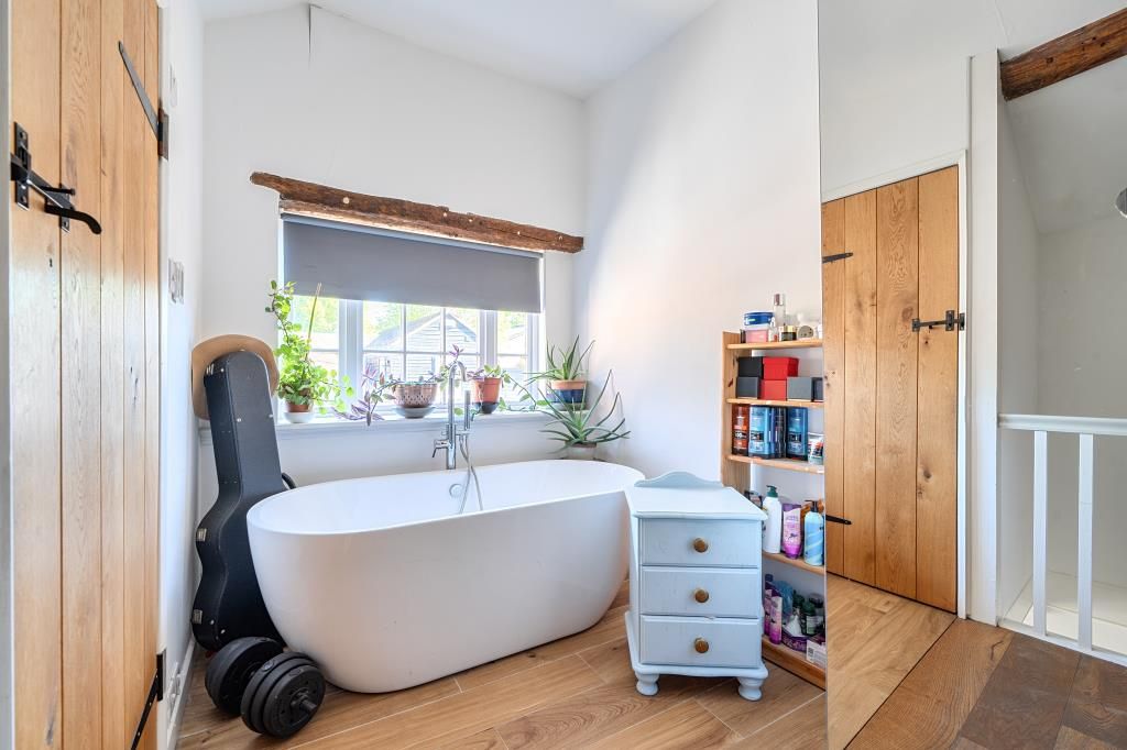 Property photo 3 of 11 Bathroom