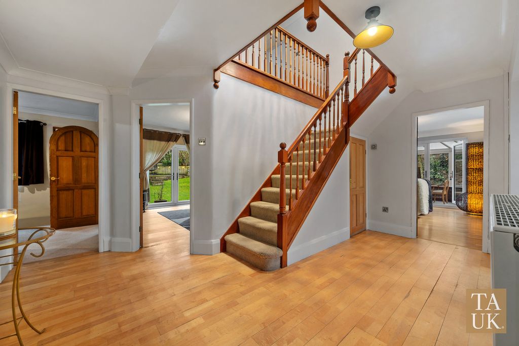 Property photo 3 of 33