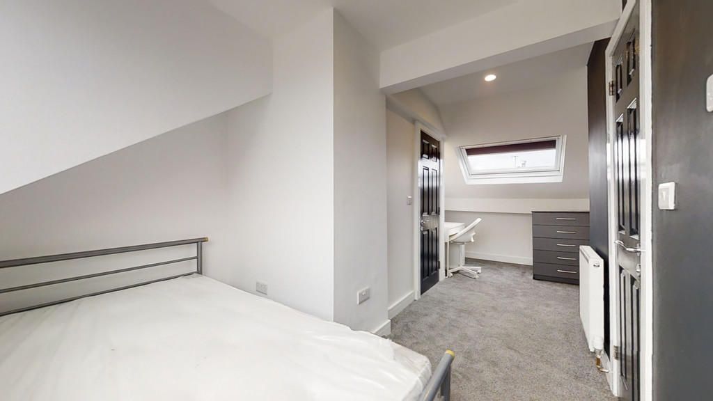 Property photo 1 of 11 Bright And Spacious Master Bedroom Featuring A Com...