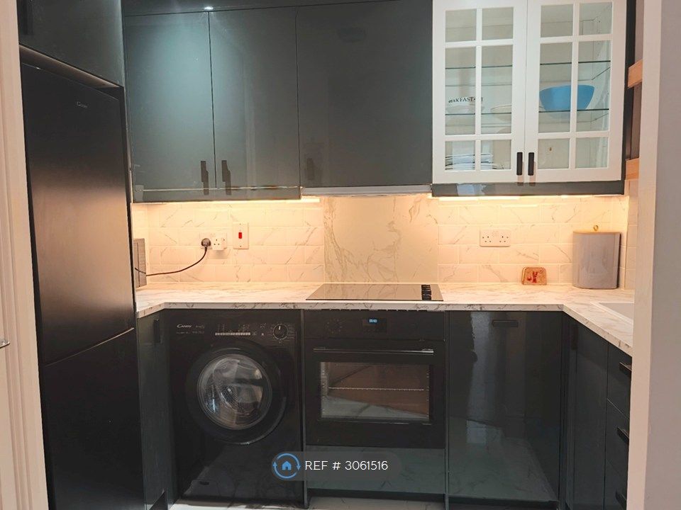 Property photo 3 of 19 Kitchen