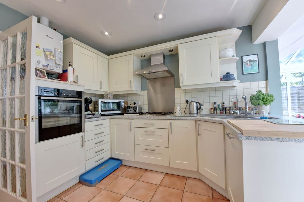 Property photo 2 of 11