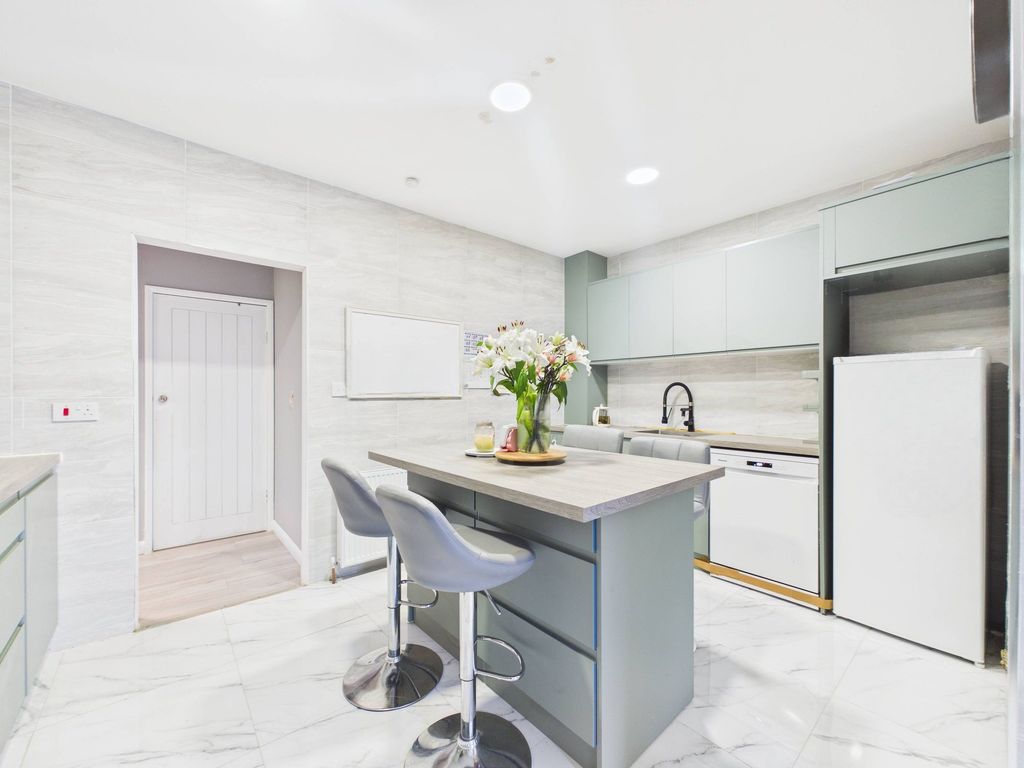 Property photo 3 of 16 Kitchen