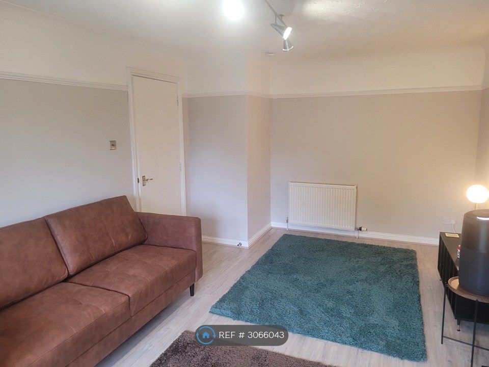Property photo 2 of 11 Living Room