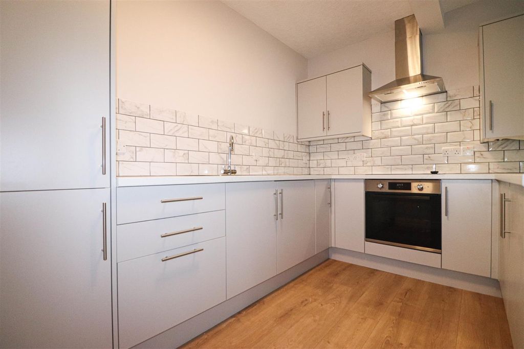 Property photo 2 of 7 2Nelsoncourtkb.Jpg