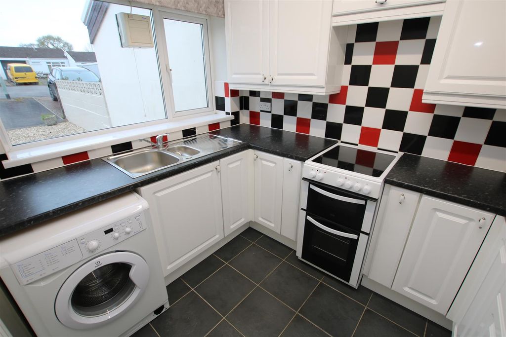 Property photo 2 of 15 Kitchen.Jpg