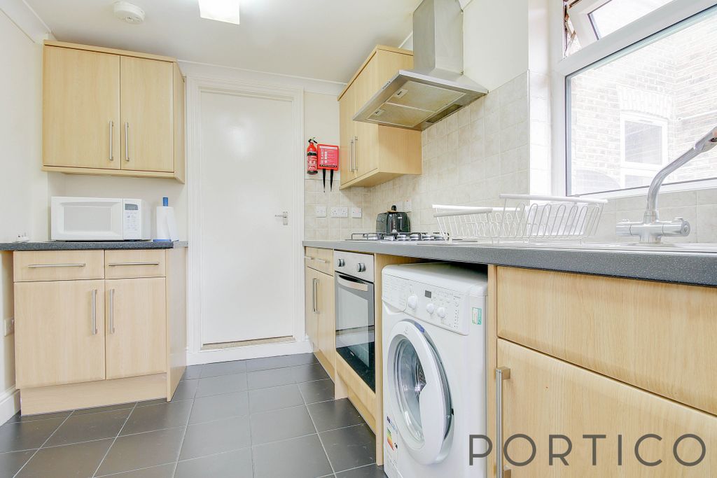 Property photo 2 of 8 Kitchen