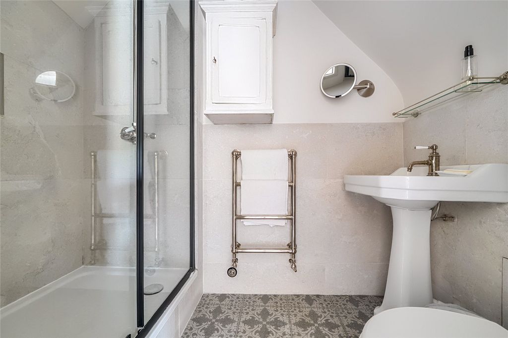 Additional image 14 of 4 bed flat for saleHigh Street, Headley, Hampshire GU35