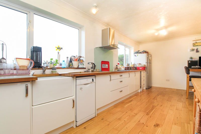 Property photo 2 of 18 Kitchen