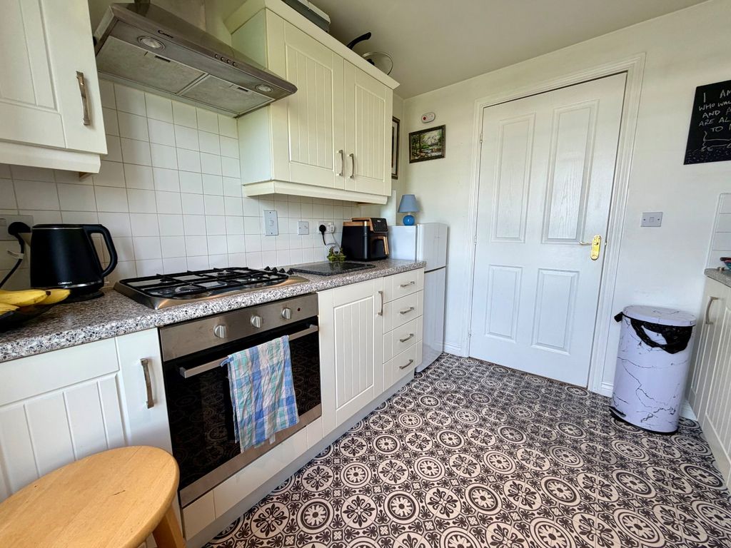Property photo 3 of 9 Kitchen