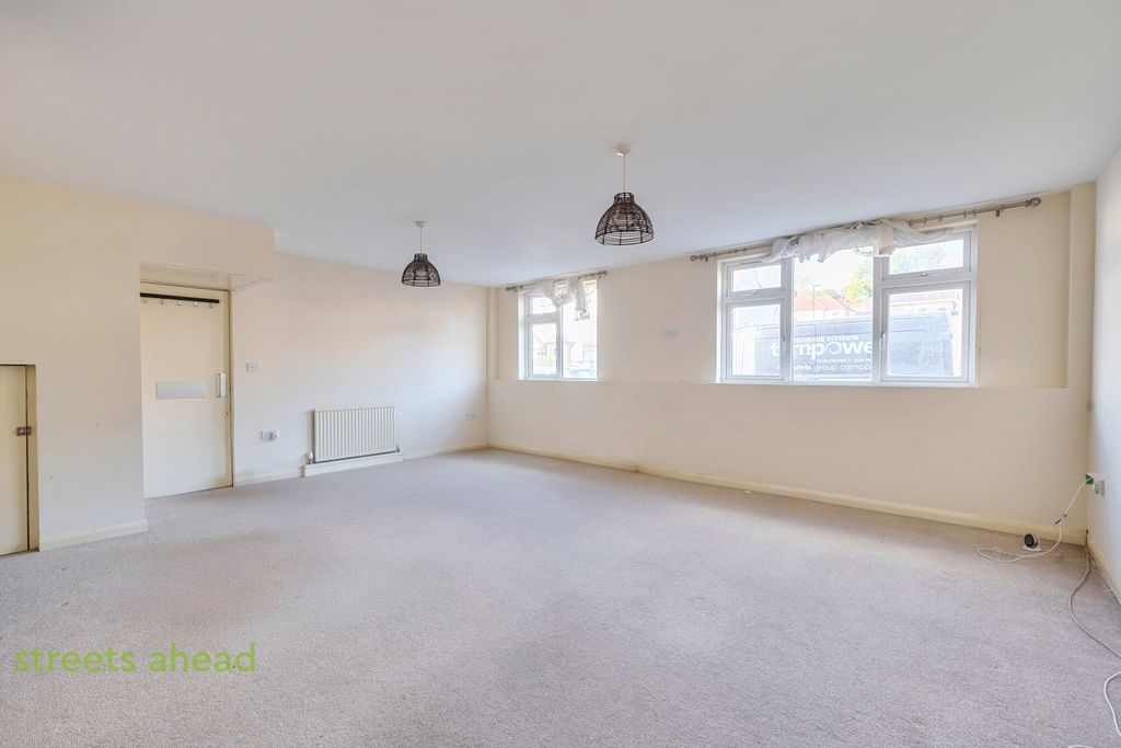 Property photo 2 of 16 8d562B44-c133-407...