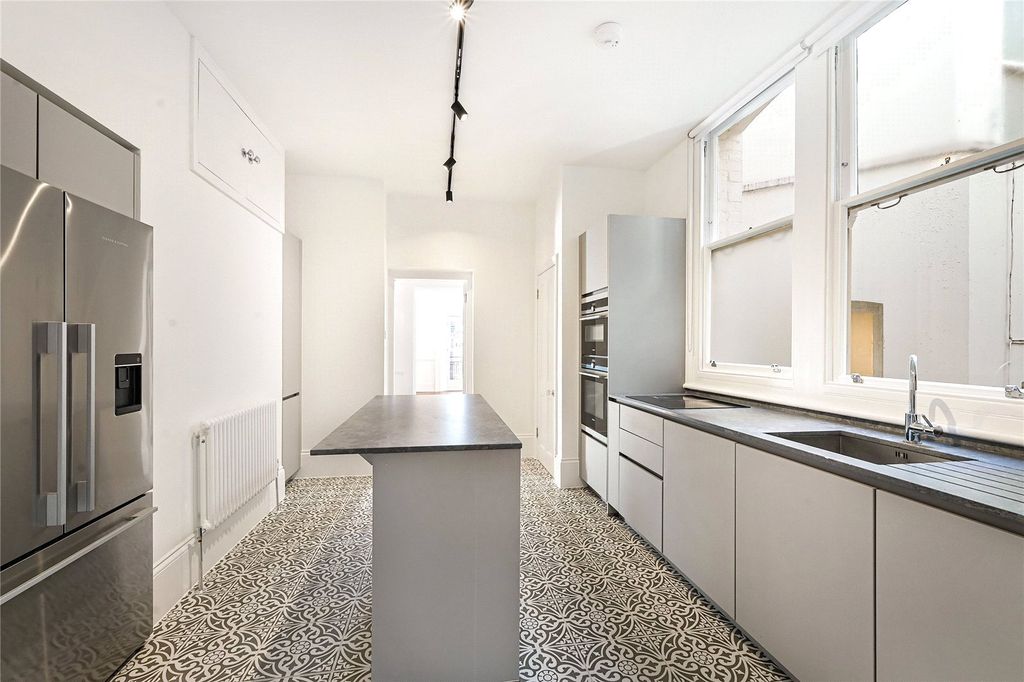 Property photo 3 of 14 Kitchen