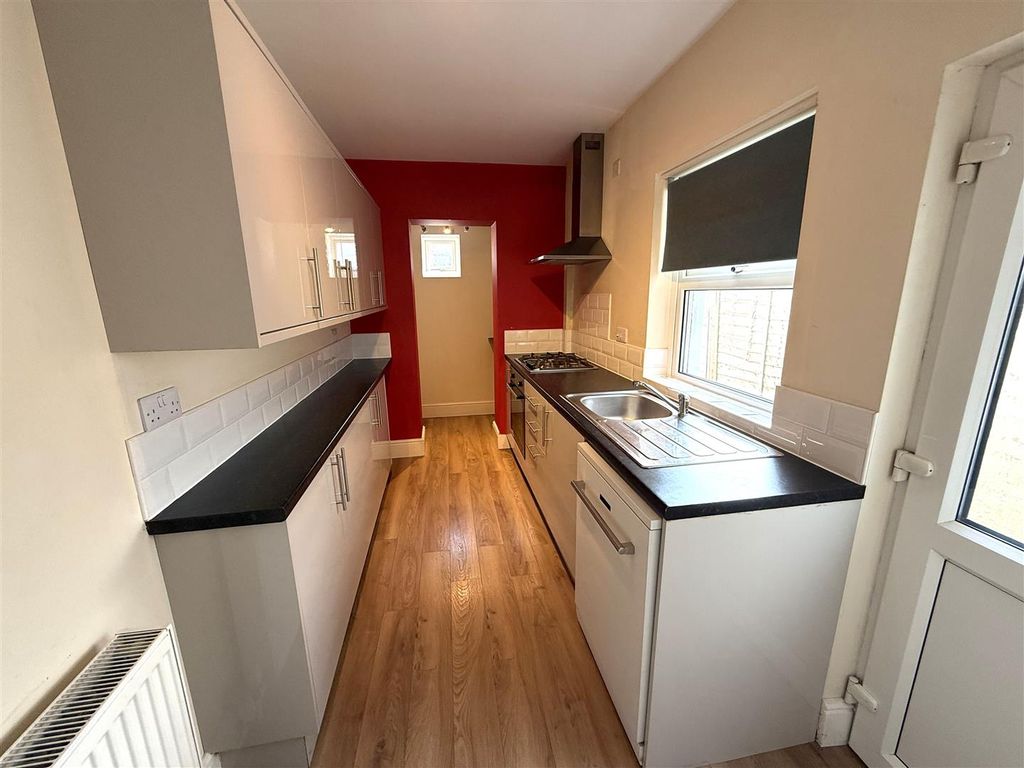Property photo 2 of 8 Kitchen