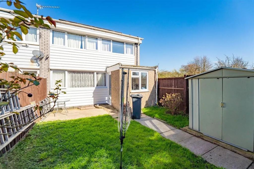 Property photo 3 of 12 Garden.Jpg