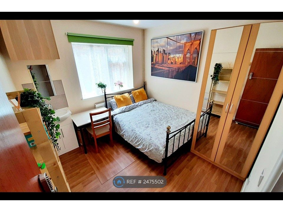 Property photo 1 of 11 Room 2, Available From 1/6/25