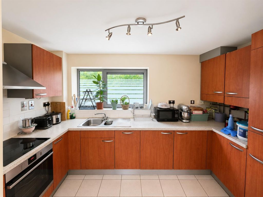 Property photo 3 of 8 15 Curness Kitchen.Png