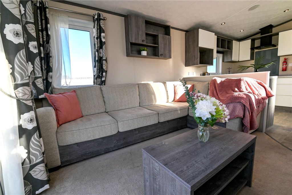 Property photo 3 of 15 Picture No. 05