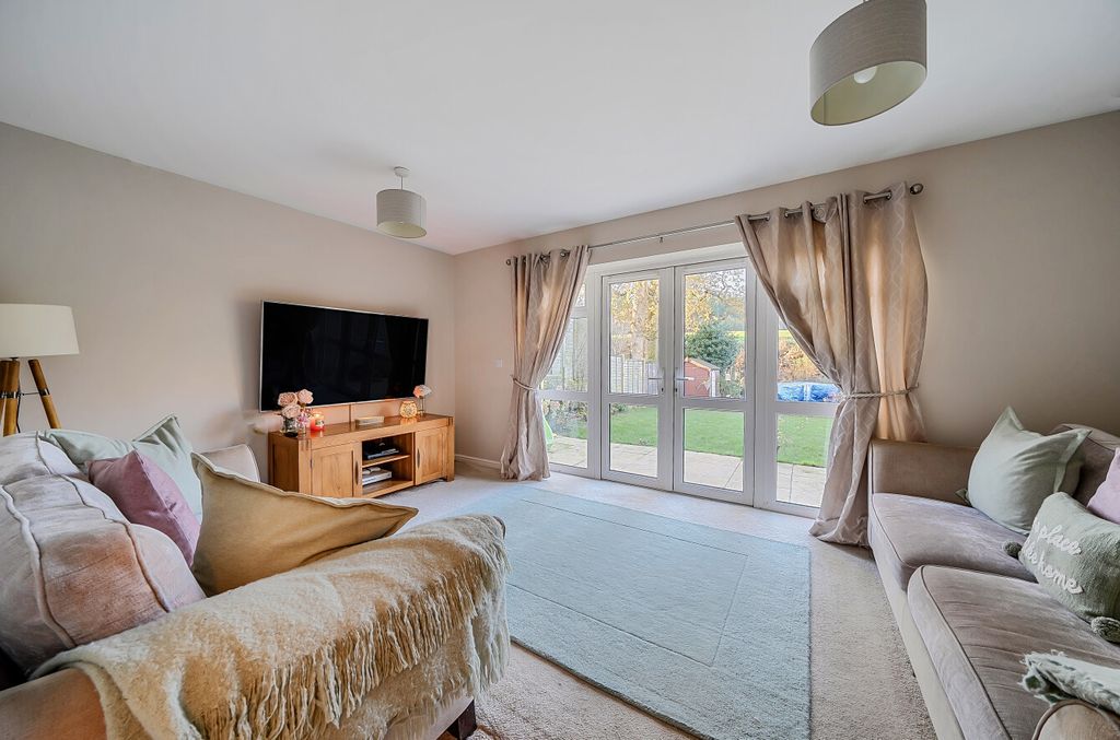 Property photo 2 of 25 1382261-16-692082...