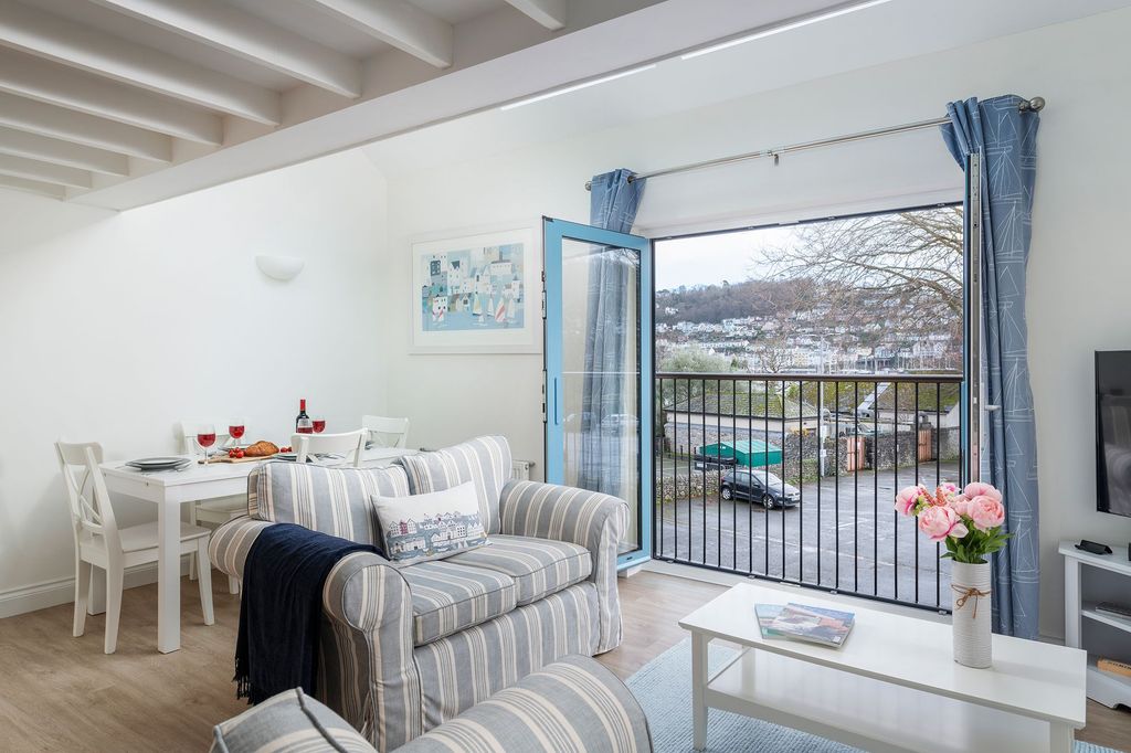 Property photo 1 of 10 17 Dartmouth House, Dartmouth_Open Plan