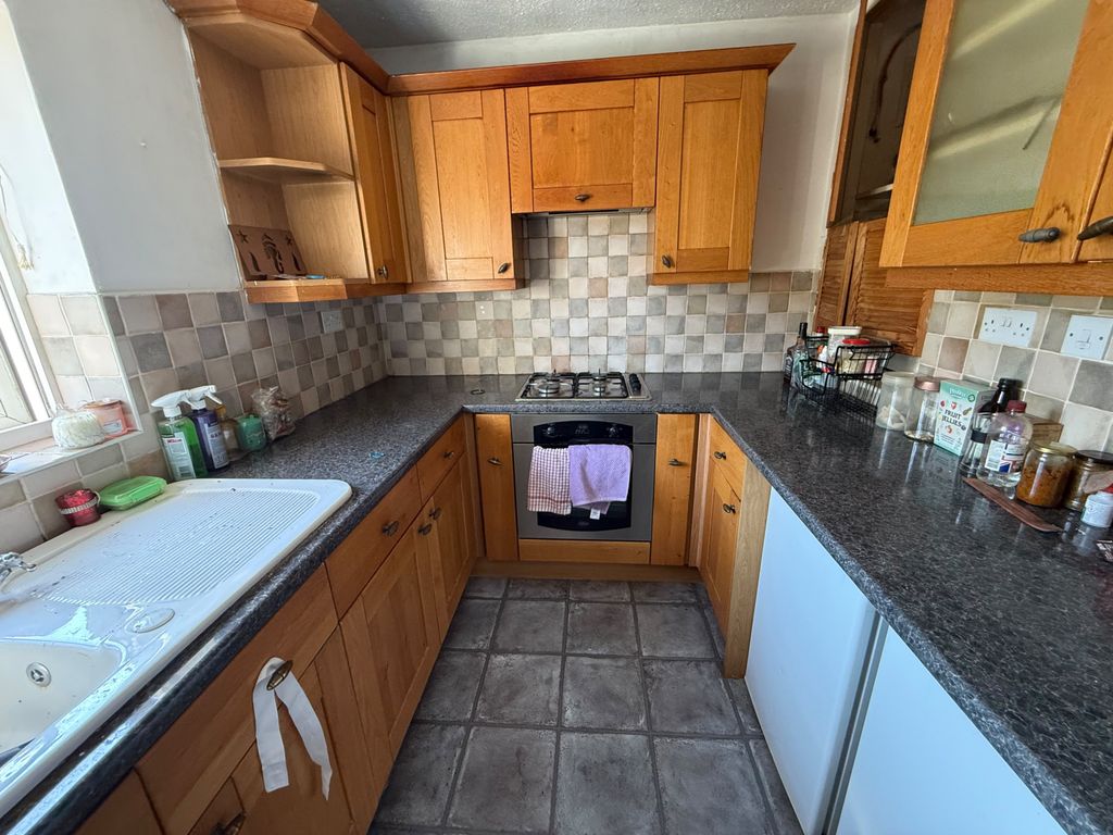 Property photo 1 of 11 Two Bedroom Flat In Southall