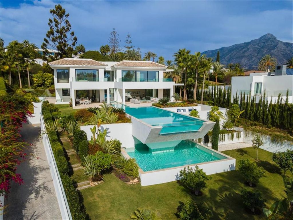 Property photo 1 of 10