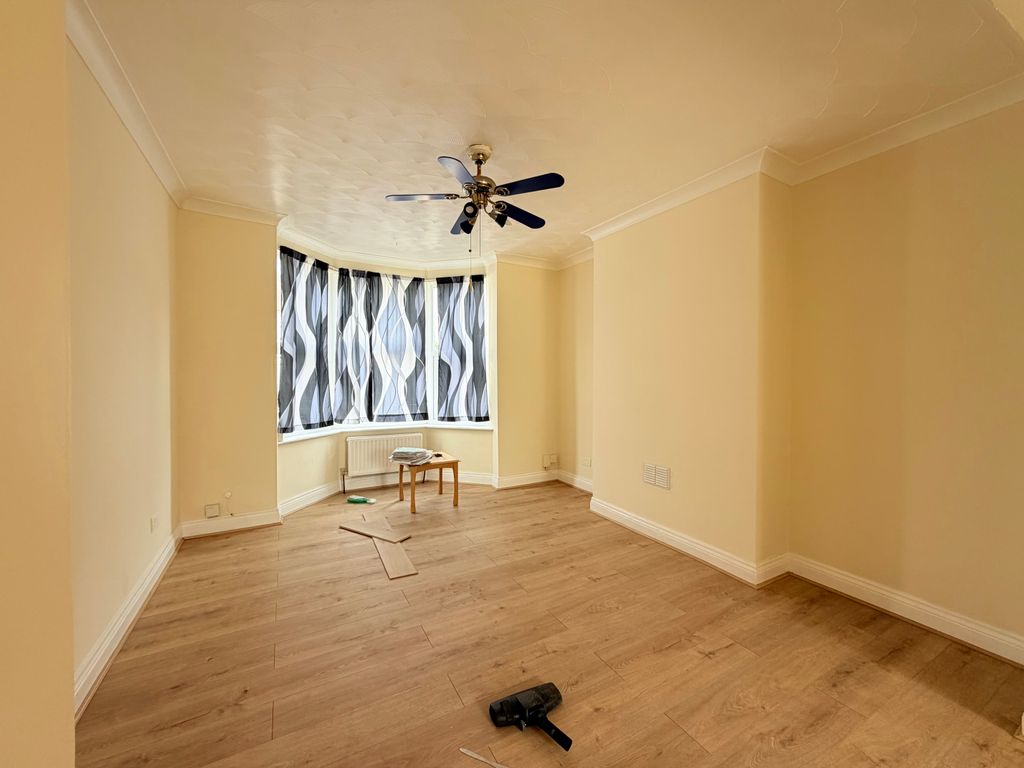 Property photo 2 of 12 Image