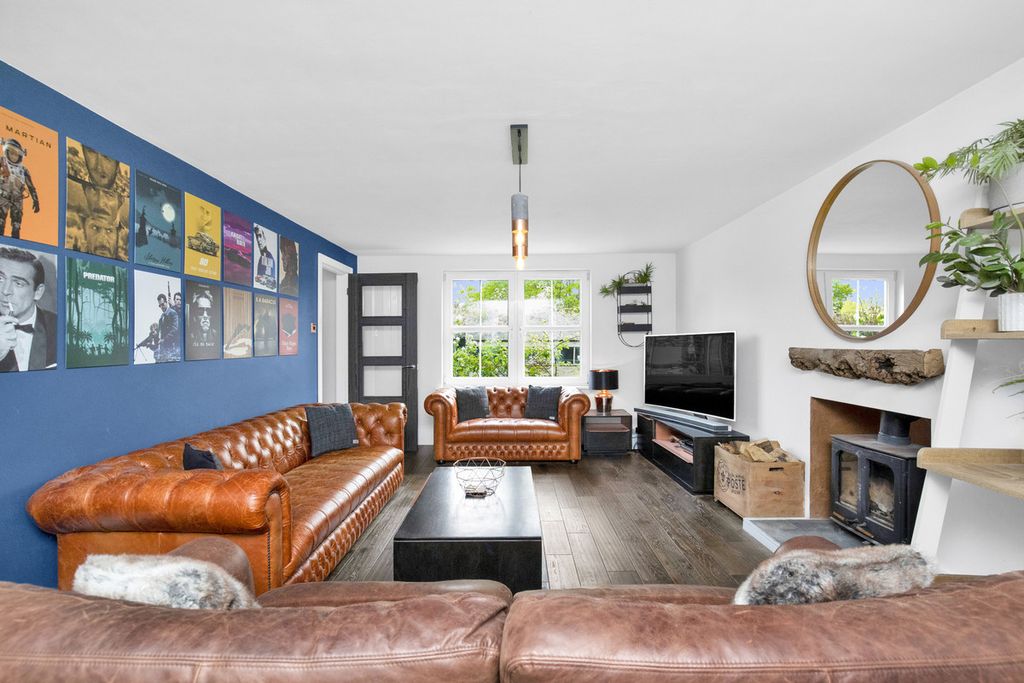 Property photo 3 of 25