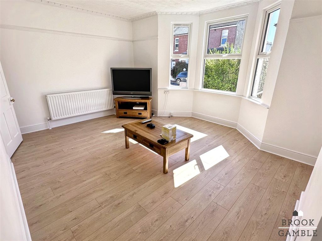 Property photo 2 of 13 01323 438506