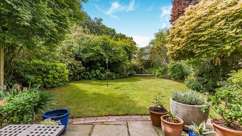 Property photo 2 of 20
