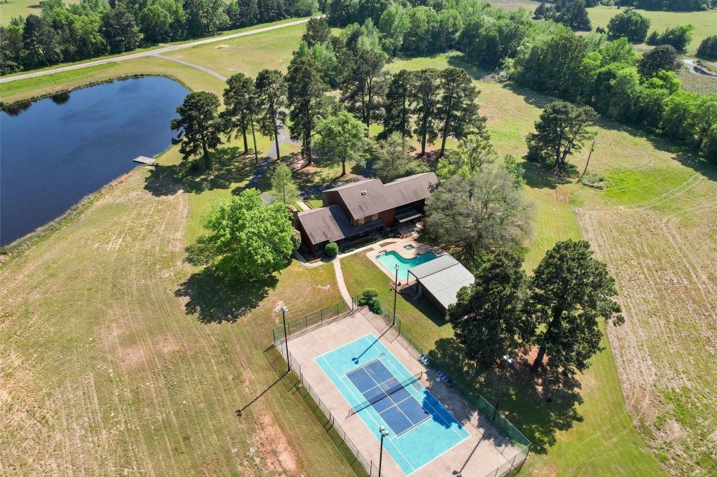 Property photo 1 of 31