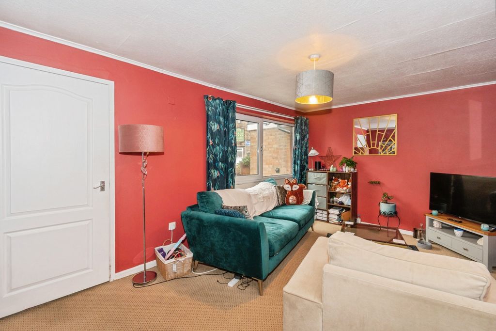 Property photo 2 of 8