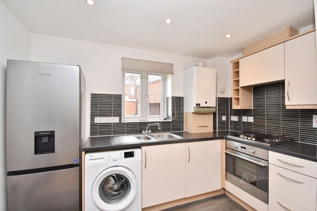 Property photo 2 of 12 Pbox-Img.Jpg
