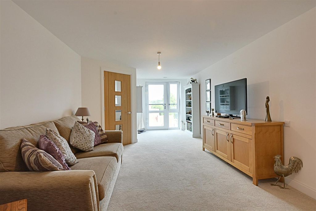 Property photo 2 of 13
