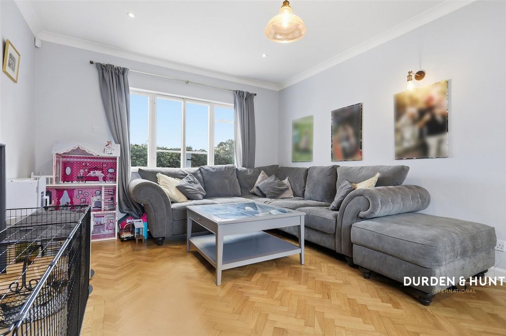 Property photo 3 of 24 Woodside