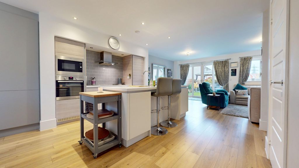 Property photo 2 of 36 4119554