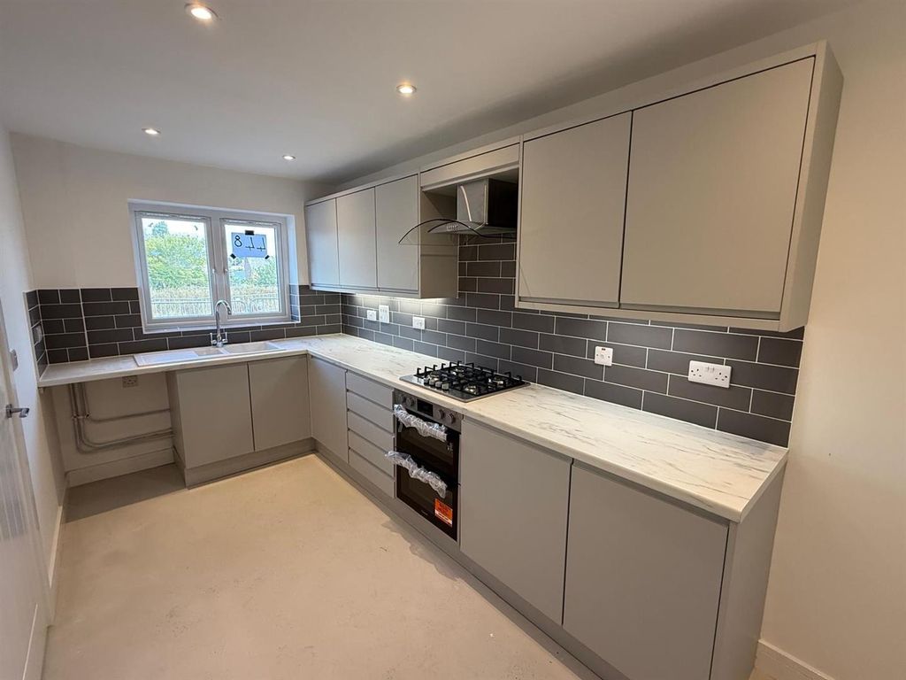 Property photo 3 of 14 Plot 448 Kitchen 1.Jpg