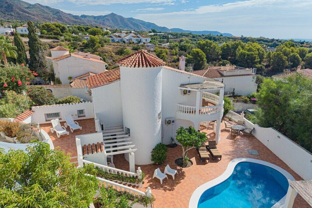 Property photo 1 of 10 Drone House And Pool
