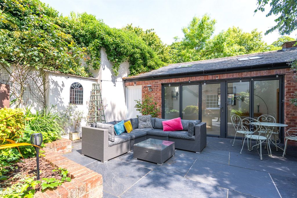 Property photo 3 of 14 Garden Room External