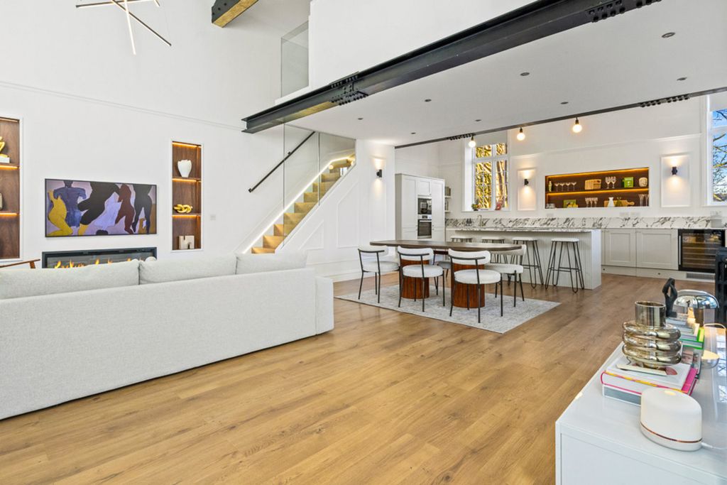 Property photo 2 of 50