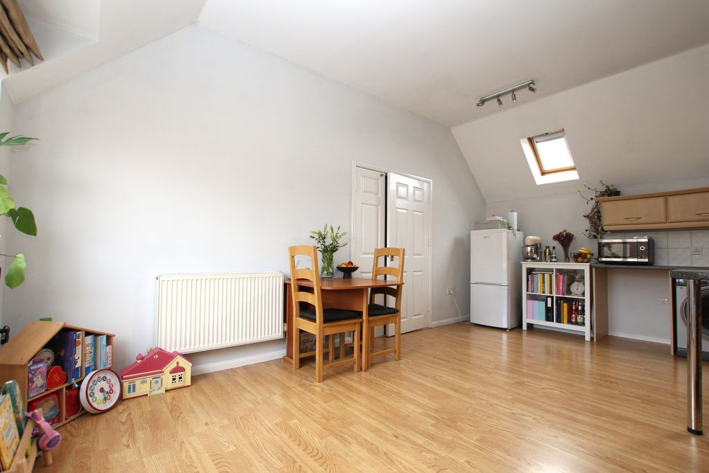 Additional image 4 of 2 bed flat for saleMadden Close, Lincoln LN1