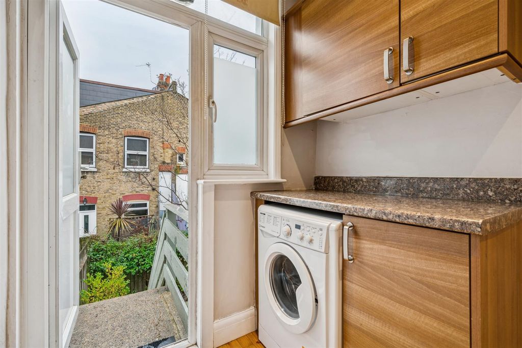 Property photo 3 of 11 86 Idlecombe Road Sw17 Utility 1.Jpg